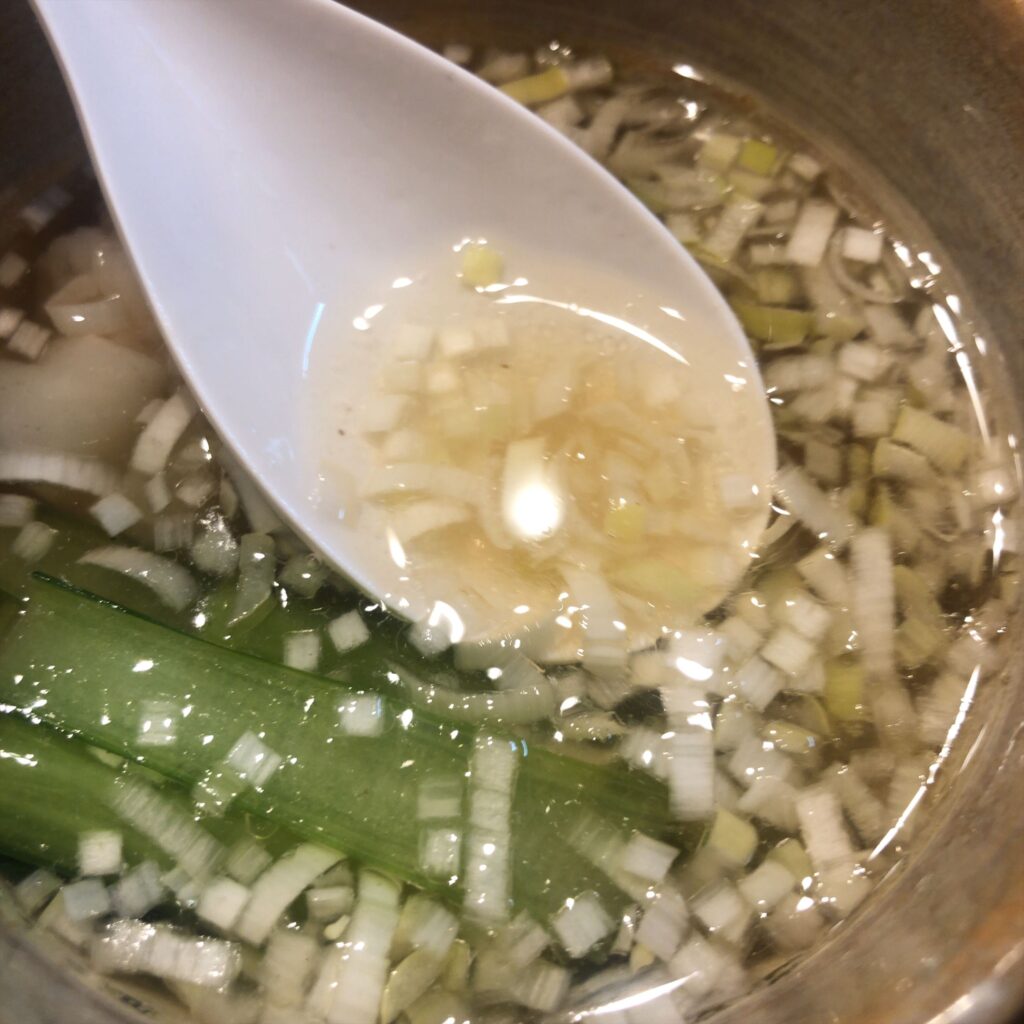 ネギと昆布、小松菜が香るつけ汁