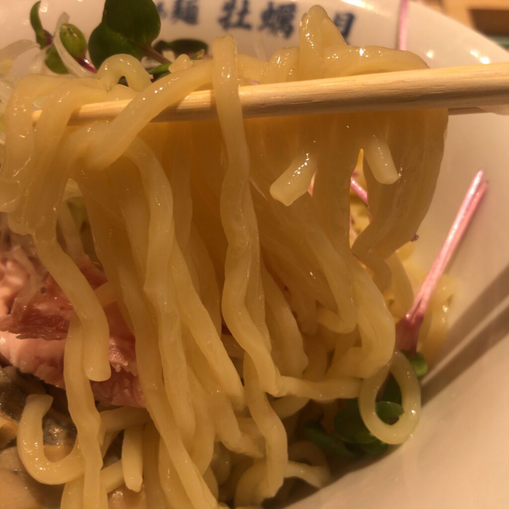 つるつるな中太麺