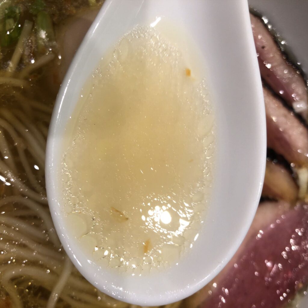 透明感のある塩スープ