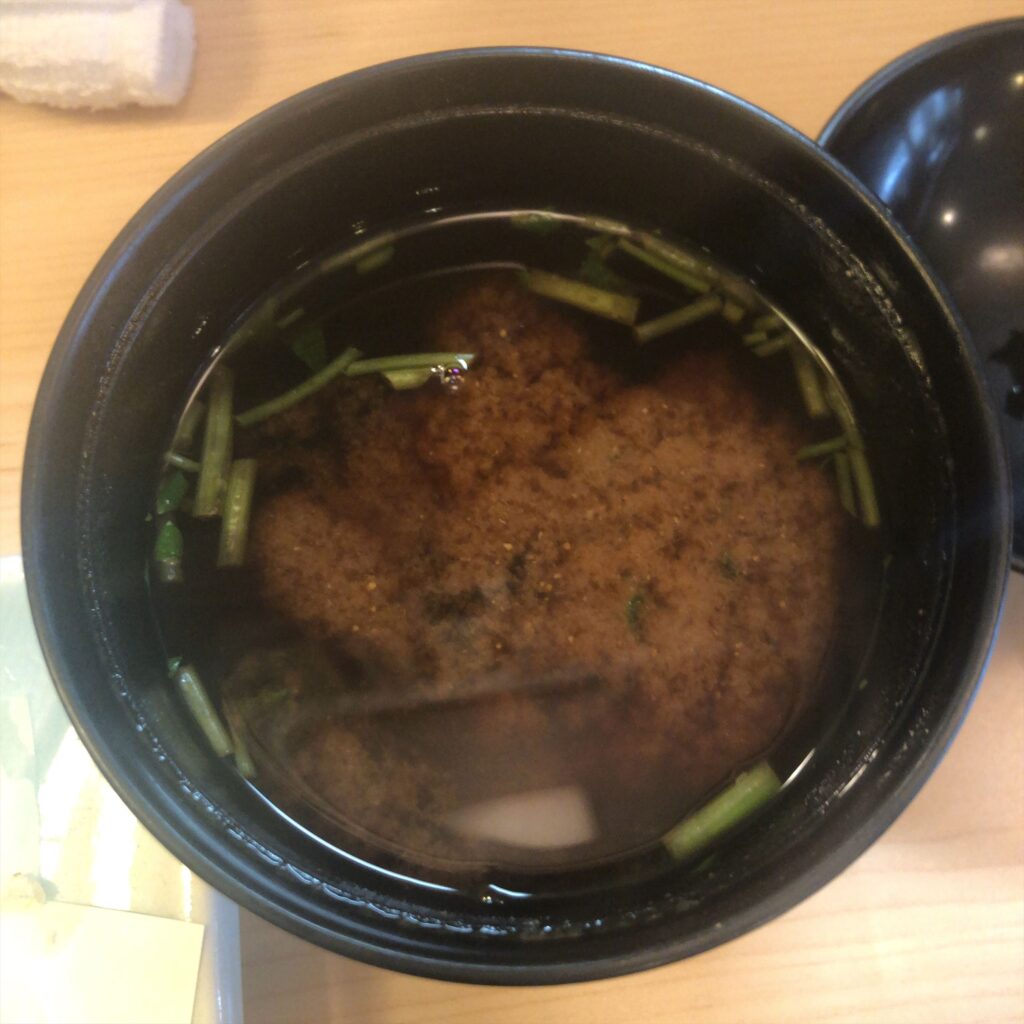 つきぢ天辰の赤だし味噌汁(アサリ入り)